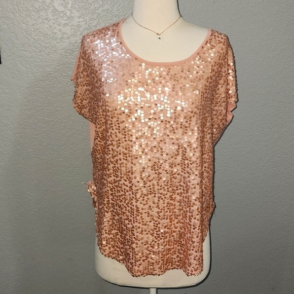 Grass Collection  Peach/Pink Sequins T-Shirt with Cutout Back Detail Size Small - Picture 1 of 4
